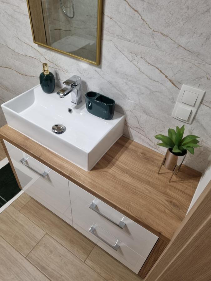 Apartament Sloneczny -Sciegiennego キェルツェ エクステリア 写真