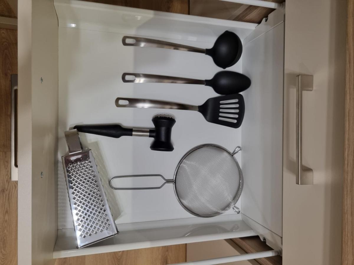 Apartament Sloneczny -Sciegiennego キェルツェ エクステリア 写真